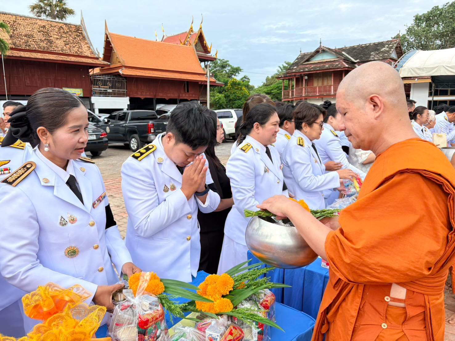 title - ปฏิรูปที่ดินจังหวัดเพชรบุรี มอบหมายให้ นางสาวนงลักษณ์ เล็กน้อย เจ้าพนักงานธุรการชำนาญงาน และเจ้าหน้าที่ ส.ป.ก.เพชรบุรี ร่วมพิธีบำเพ็ญกุศลปัญญาสมวาร (50 วัน) อุทิศถวายพระกุศลแด่ สมเด็จพระเจ้าลูกเธอ เจ้าฟ้าพัชรกิติยาภา นเรนทิราเทพยวดี กรมหลวงราชสาริณีสิริพัชร มหาวัชรราชธิดา